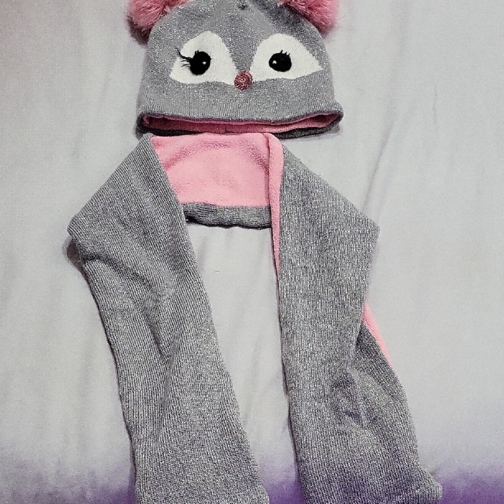 Source Unknown Gray and Pink Kids Animal Hat with Scarf And Matching Mittens